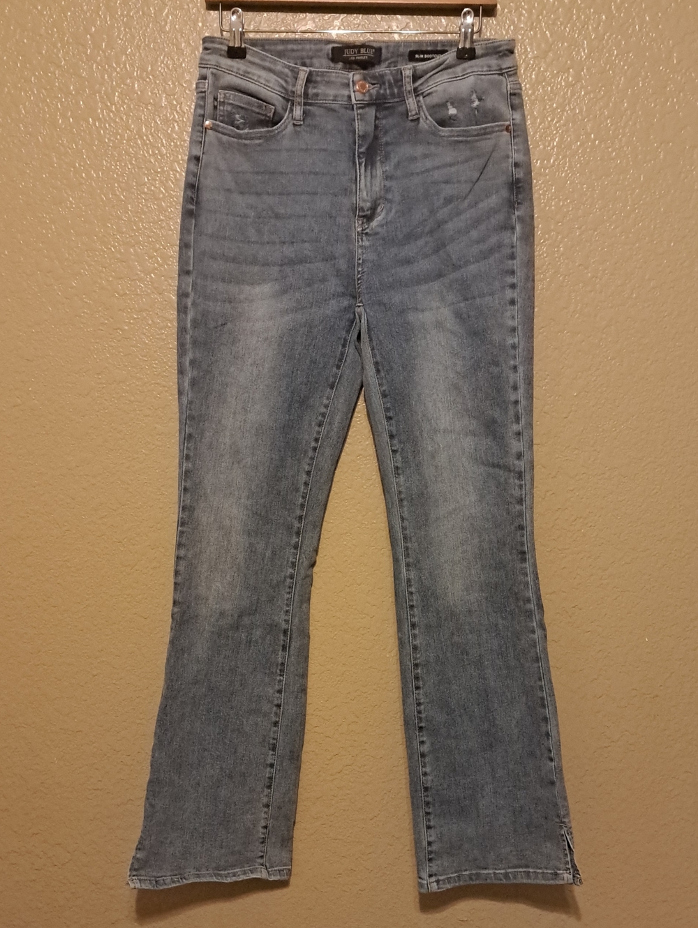 Judy Blue Light Wash Slim Bootcut Jeans - Light Blue. Size 13/31.
